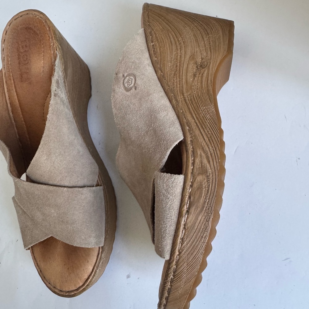 Born® Nora Handcrafted Suede Wedge Sandal Size 8 - Picture 15 of 16